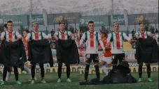 Deportivo Palestino salta a la cancha con ‘niños invisibles’ en protesta por muerte de menores