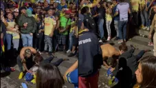 Aficionado cae desde un semáforo en festejos de la 15 en el Ángel de la Independencia