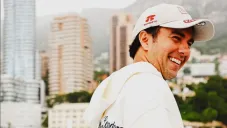 Checo Pérez pasa tiempo con su familia tras el incidente en Mónaco