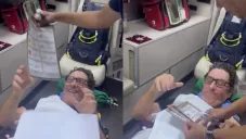 En el video se observa al ciudadano votando arriba de una ambulancia