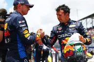 Verstappen reaccionó a la renovación de Checo