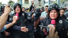 Alcaldesa de Veracruz se disfraza de policía para huir y no ser linchada
