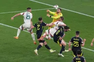 Conmoción de Barnabas Varga paralizó el empate