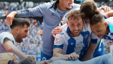 Barcelona felicita al Espanyol por su ascenso a LaLiga y la afición culé 'explota'