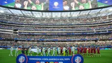 Narrador de Argentina explota contra la afición mexicana por los 'Oles': &quot;Qué estu#3?dez gritar&quot;