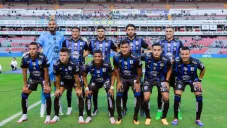 Jugadores de Querétaro se presentan emulando el sonido de 'kikiriki' de un gallo