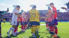 ¡Homenaje al campeón! Atlético de San Luis hace pasillo a América en la J1