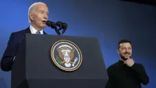 Joe Biden se equivoca otra vez… Confundió al Presidente de Ucrania con Vladimir Putin