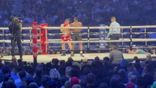 Chávez venció a Hall en su regreso a los cuadriláteros