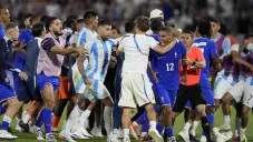 ¡Se armó la bronca! Argentina y Francia terminan en los golpes tras el partido de Cuartos de Final