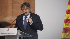 Puigdemont ofreció un discurso frente a miles de personas sin que lo detuvieran.