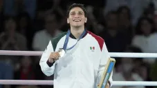 Julio César Chávez felicita a Marco Verde por su medalla de Plata en París 2024