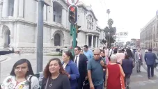 No hay forma de poder pasar al Palacio de Bellas Artes.