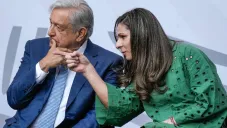 Andrés Manuel López Obrador y Ana Guevara, en conferencia