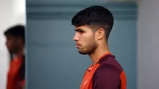 Carlos Alcaraz pide disculpas tras romper su raqueta