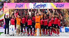 Bayer Leverkusen remonta y se lleva la Supercopa de Alemania