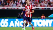 Chivas viaja sin ‘Chicharito’ de cara al juego ante Tigres
