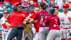 ¡Vaciaron las bancas! Diablos Rojos y Guerreros protagonizan bronca en Juego 2 de la serie