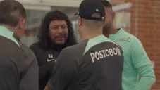 René Higuita recibe a Efraín Juárez en el Atlético Nacional
