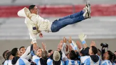 Di María recibe conmovedor homenaje en su retiro de la Selección Argentina con mensaje de Messi