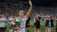 ¡Entre lagrimas! Alex Morgan rompe en llanto tras retirarse del futbol profesional