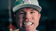 ‘Canelo’ Álvarez luce protector bucal de oro en pelea contra Edgar Berlanga