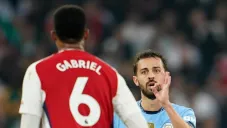 Jugadores del Manchester City señalan al Arsenal de hacer &quot;artes oscuras&quot; en el partido