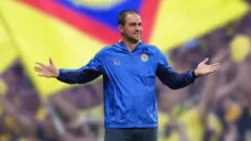 Jardine dirigiendo a las Águilas del América