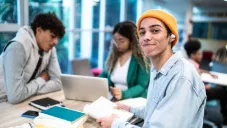 ¡ ¿Por qué la Generación Z tiene dificultades para conseguir y mantener empleos? ¡Descúbrelo aquí!