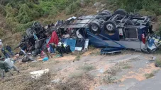 Las autoridades llegaron para atender a los lesionados y remover los escombros.