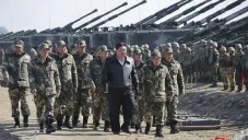 Prevén que 10 mil militares norcoreanos se unan a las fuerzas rusas.