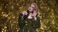 Adele, la cantante ha revelado que tiene una grave infección de oído
