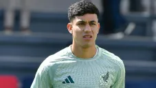 Omar Campos levanta la mano con la Selección Mexicana de cara a la Copa del Mundo