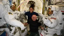 Los navegantes espaciales mandan su boleta y nadie puede saber el contenido.