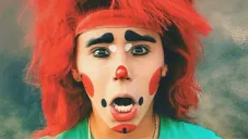 Acusan a Lapizito de violencia y su exnovia muestra supuestas pruebas