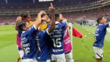 Vitinho realiza seña obscena a la afición de Chivas; FMF abre investigación en su contra