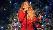 Mariah Carey interpretando su millonario éxito
