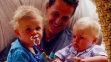 Redes sociales recuerdan foto de Michael Schumacher y Max Verstappen