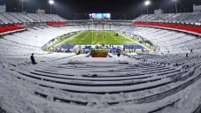 ¡Ni la nieve los detiene! Aficionados de los Bills llenan el estadio a pesar de fuerte nevada