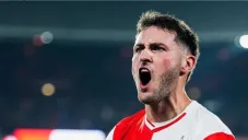 Santiago Giménez vuelve a la titularidad con el Feyenoord tras más de dos meses de lesión