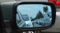 Conducir en reversa en la ciudad capitalina puede costarte una multa si pasas el límite de metros