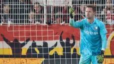 Afición del Unión Berlín lanza objeto al portero del Bochum y provoca suspensión del partido