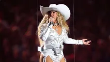 Beyoncé brilla en el primer show de medio tiempo de la NFL en Navidad