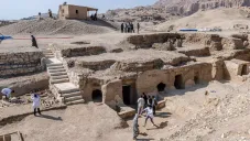 En el lugar había monedas de bronce con la imagen de Alejandro Magno.