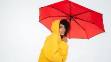 Se recomienda a la gente tomar sus precauciones ante las precipitaciones pluviales.