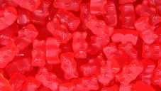 FDA prohíbe el colorante rojo número 3 en alimentos por tener relación con el cáncer