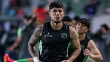 Carlos Salcedo rompe el silencio tras lesión de ligamento cruzado: “Nada pasa por casualidad”