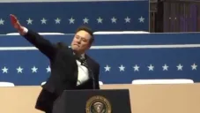 Elon Musk se vuelve tendencia por aparente saludo nazi