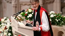 Donald Trump pide que se disculpe la obispa que defendió a migrantes