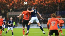 Este es el Dundee FC el equipo donde juegan tres mexicanos